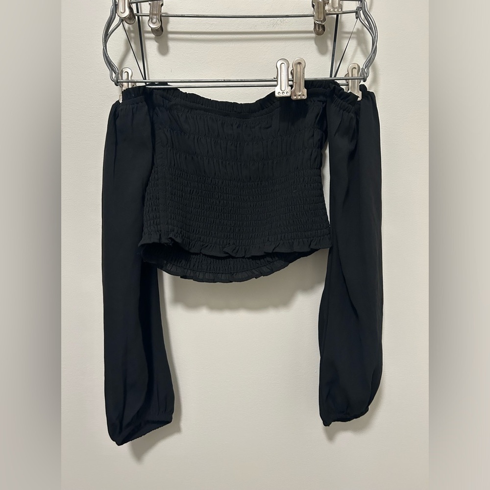 abercrombie and fitch small black off the shoulder crop top! - Picture 2 of 3